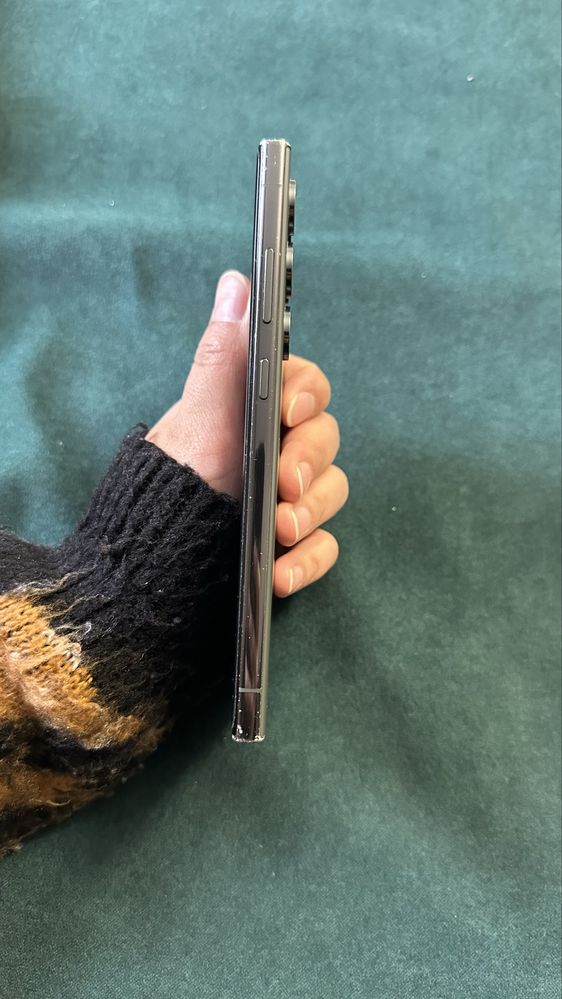 Samsung s23 в идеальном состоянии