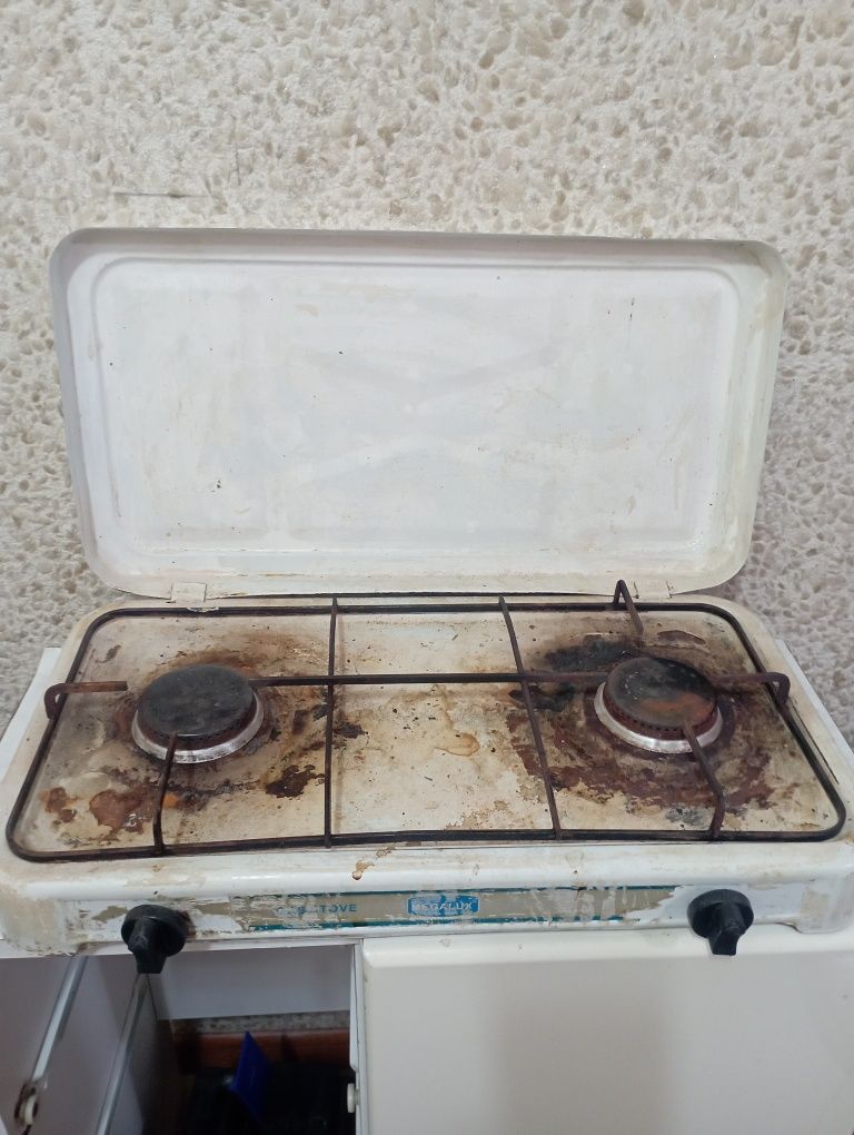 Газовую плиту  настольную