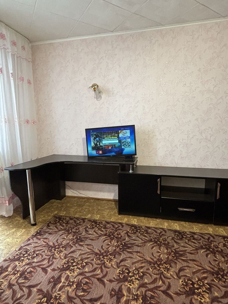 Продам стенку под телевизор
