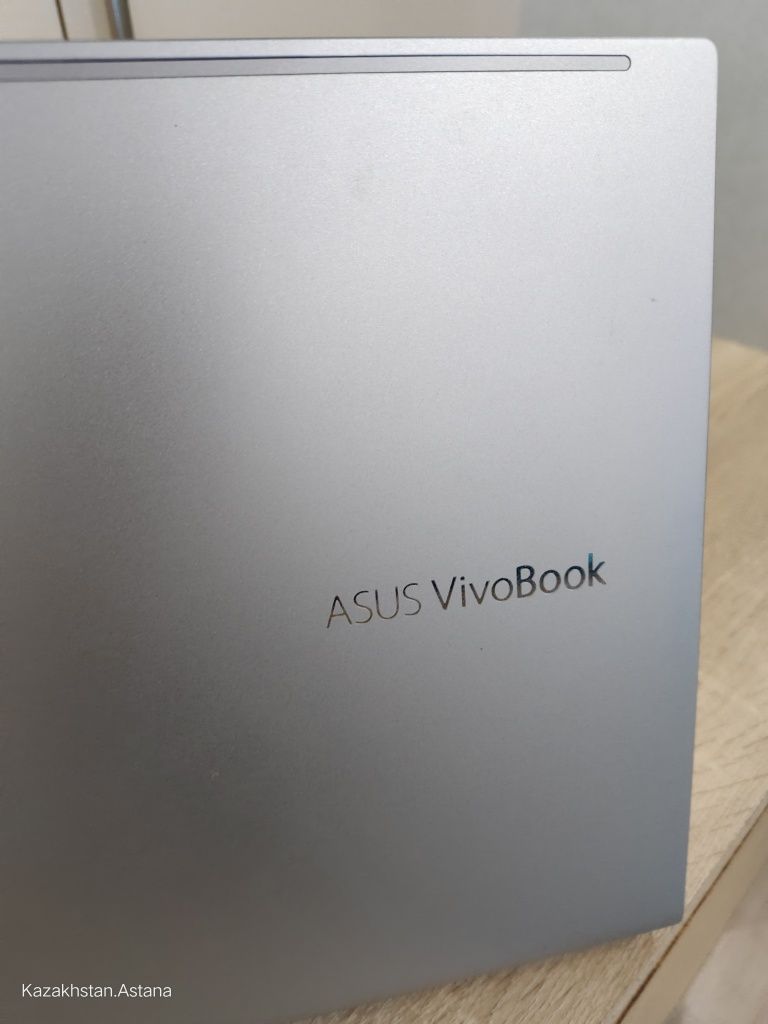 Ноутбук Asus Vivo Book Raizen 7 8GB Ram 256GB SSD