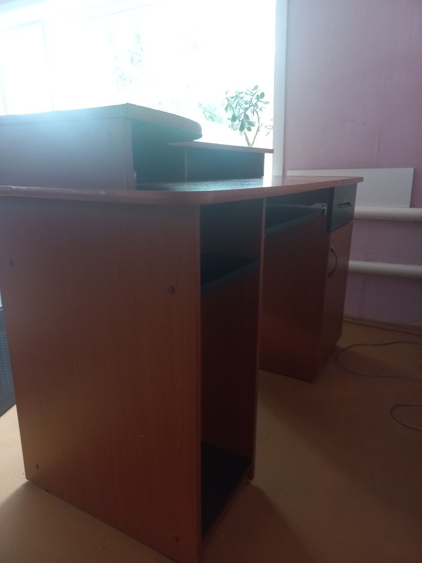 Продаётся стол компьютерный