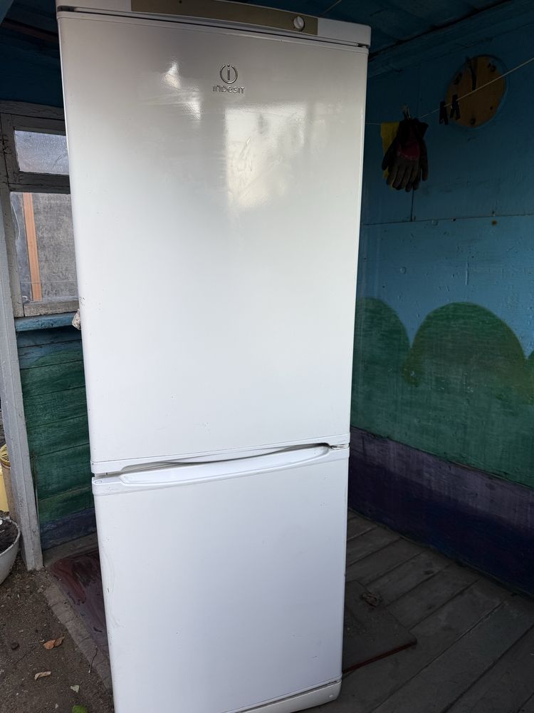 Продам холодильник