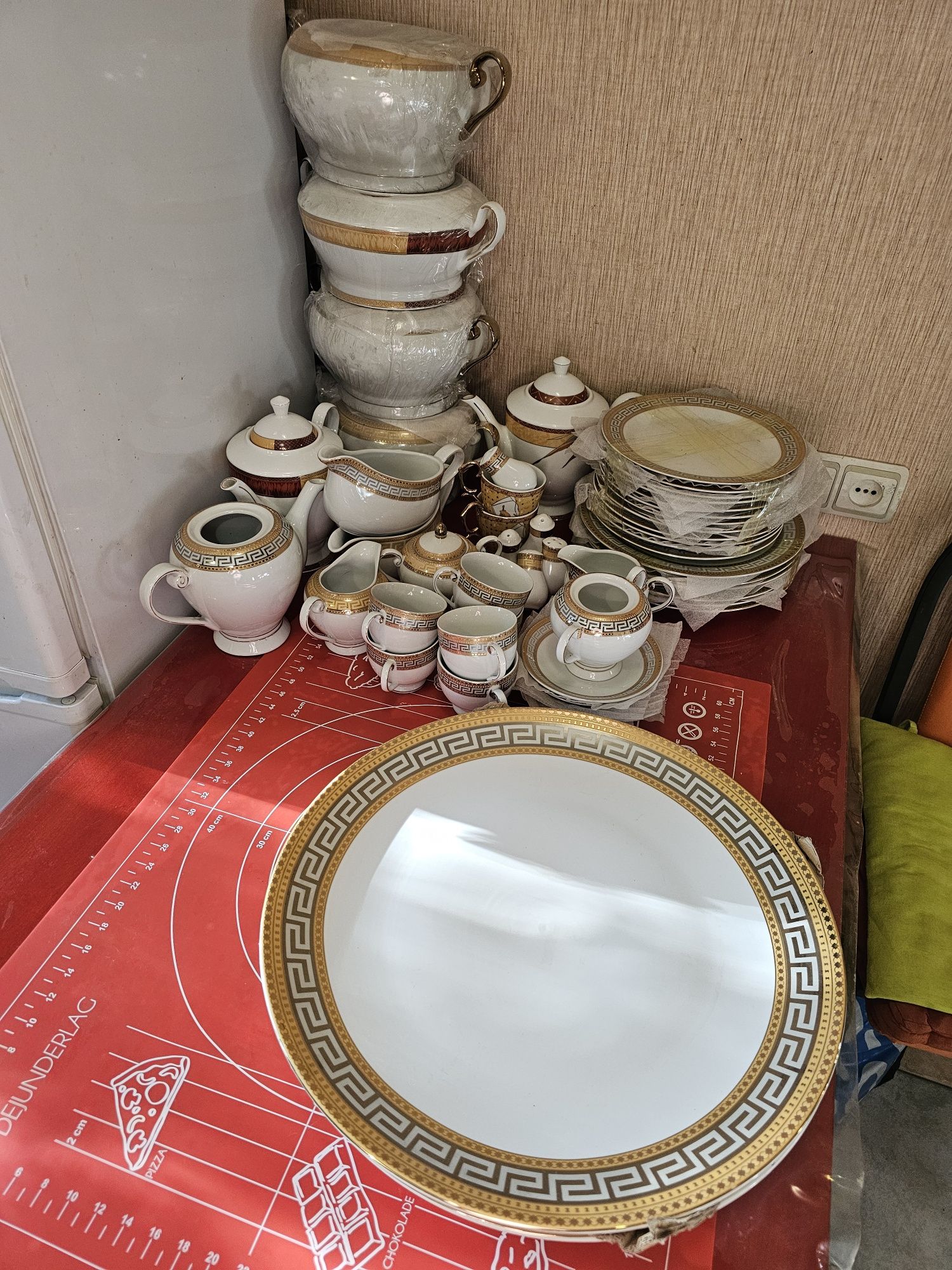 Посуда, сервизы, супницы