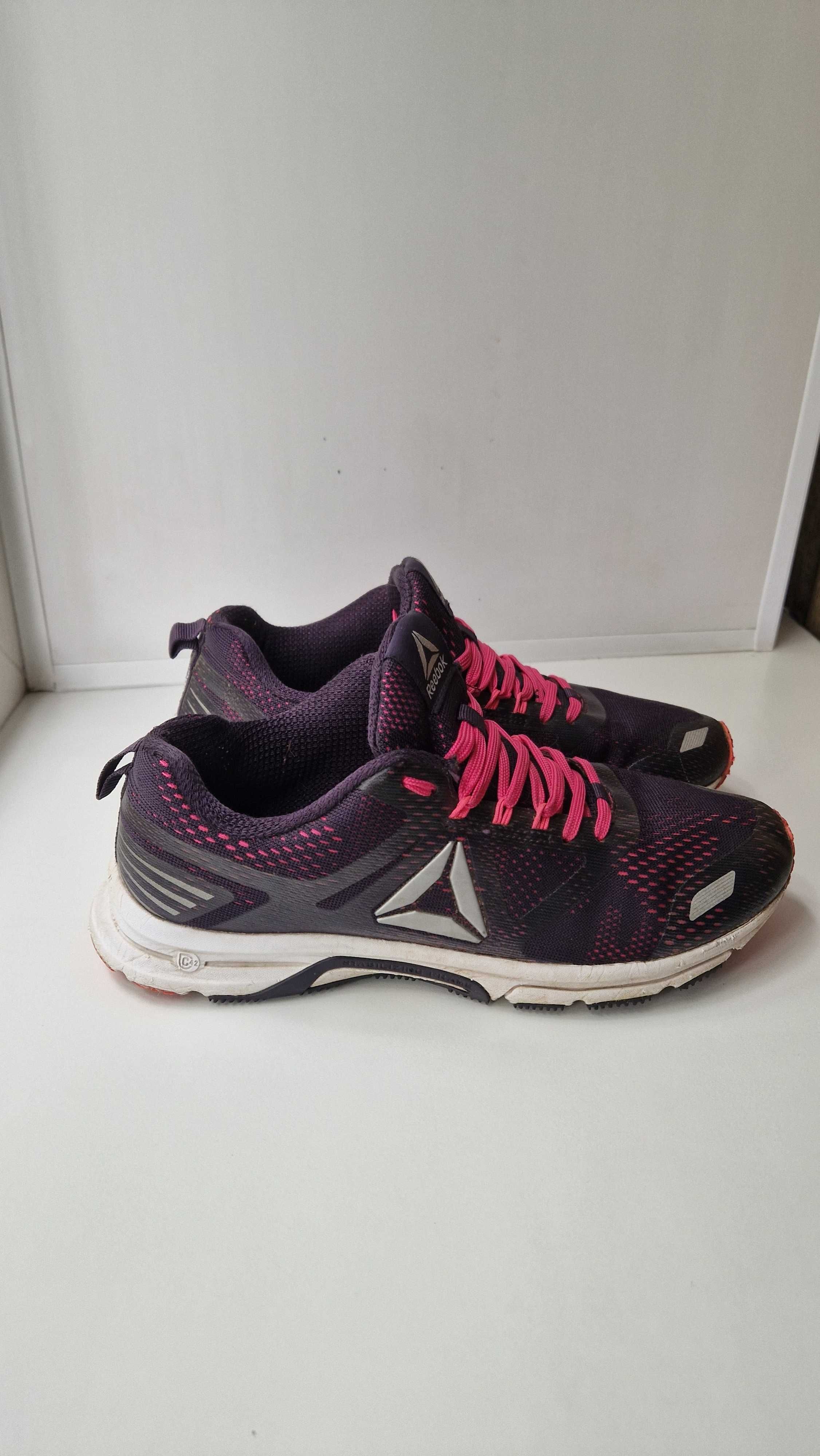 Продам кроссовки Reebok