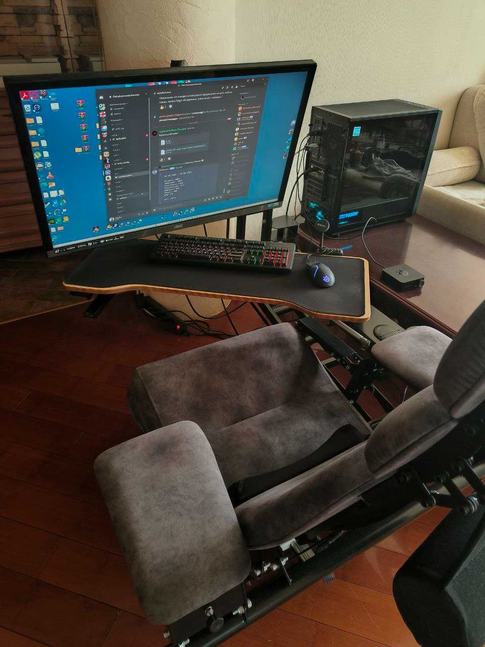 Игровое кресло / Эргономичная киберстанция E-station