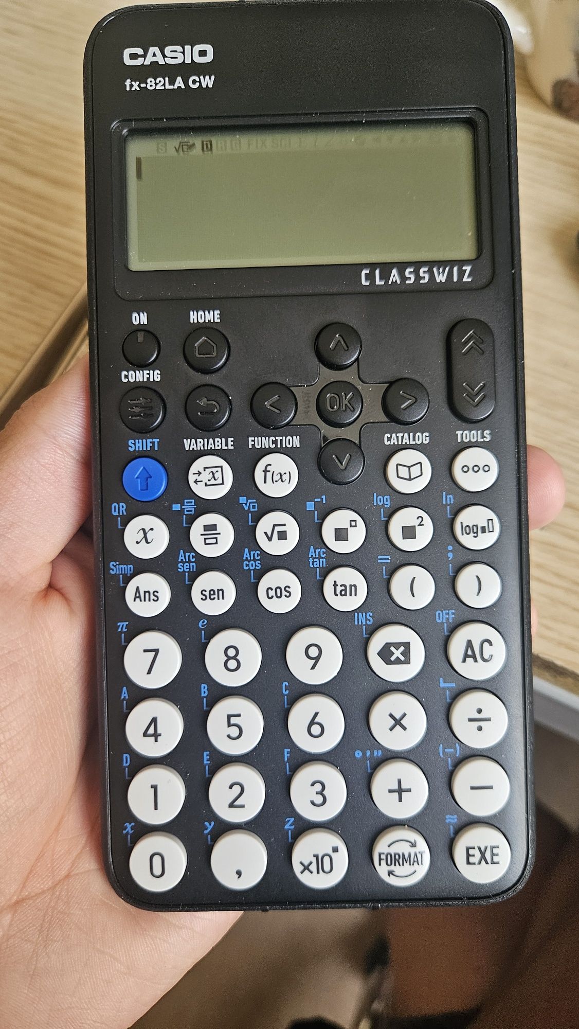 Casio fx-82LA CW инжинерный калькулятор