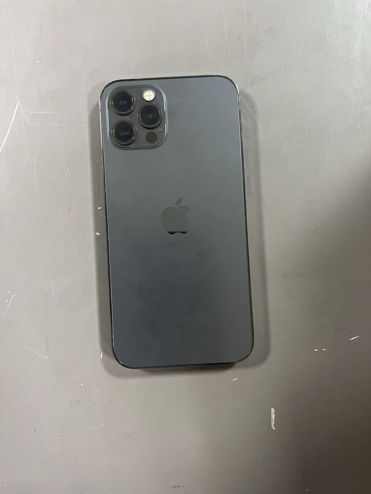 iPhone 12 Pro в хорошем состоянии