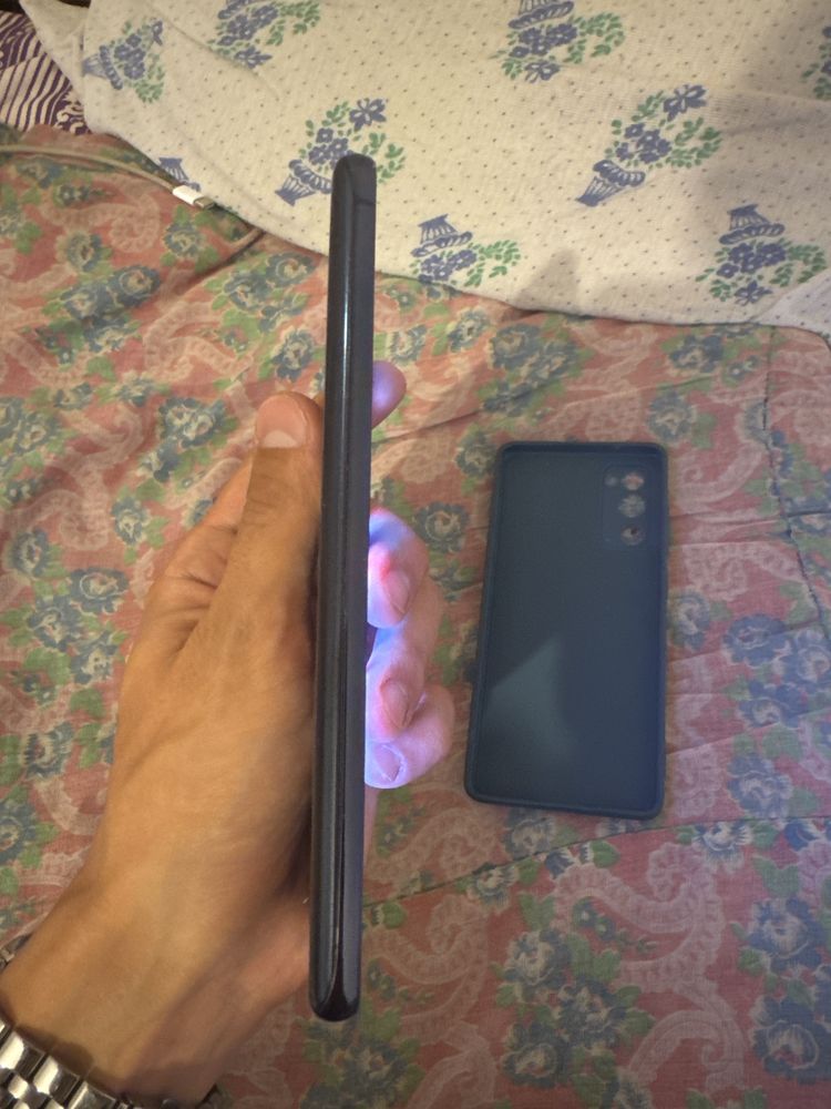 Galaxy s20 FE бууу