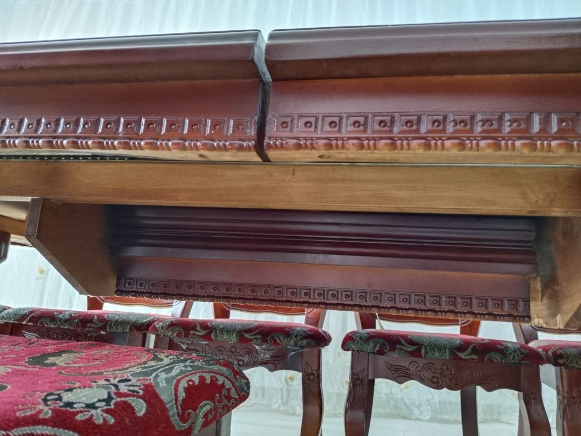Продам шикарный Гостиный стол со стульями