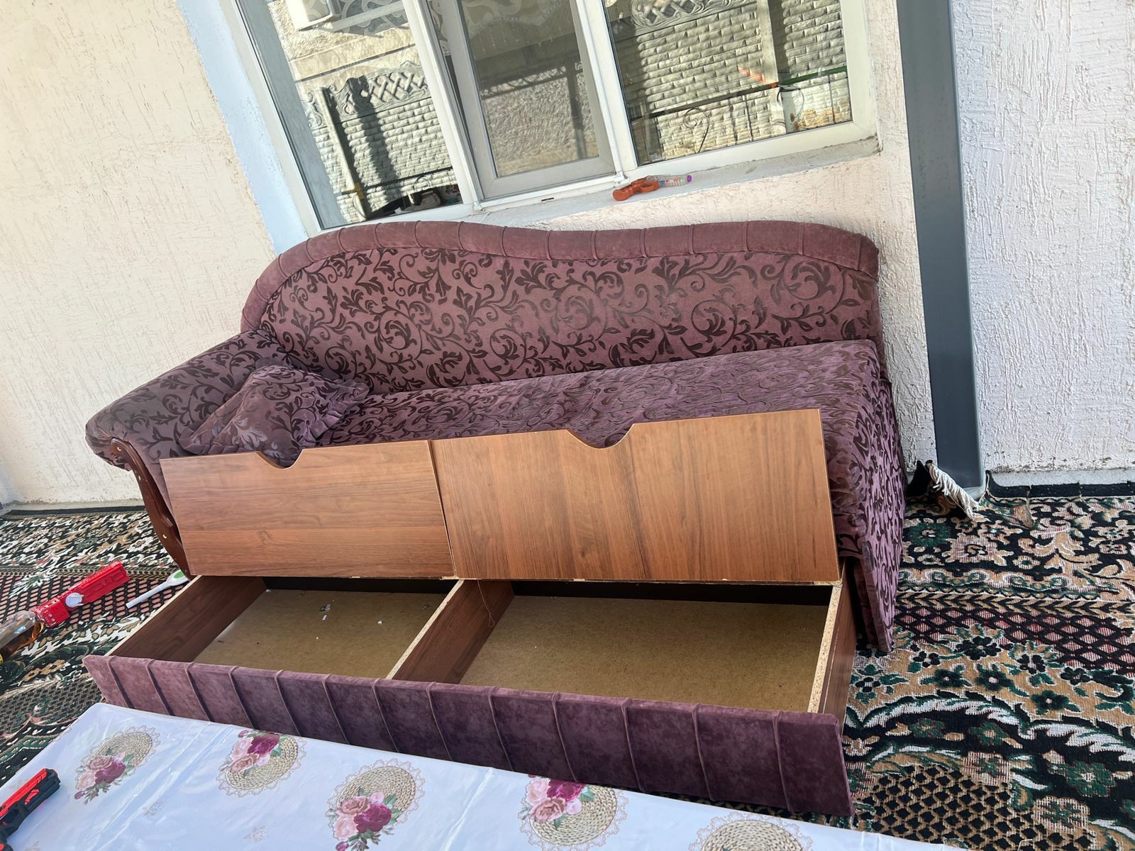 Продам диван срочно