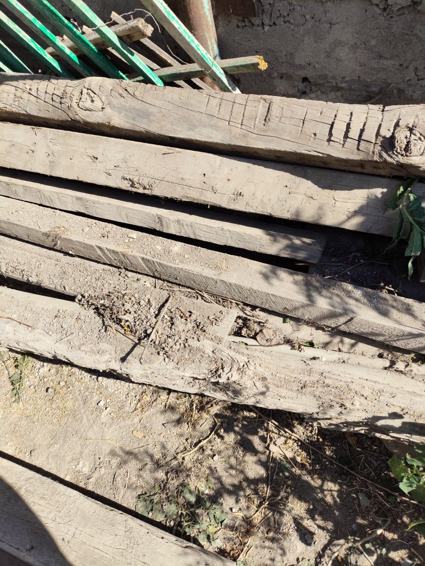 Продам бревна шпалу доски на хоз постройки и дрова