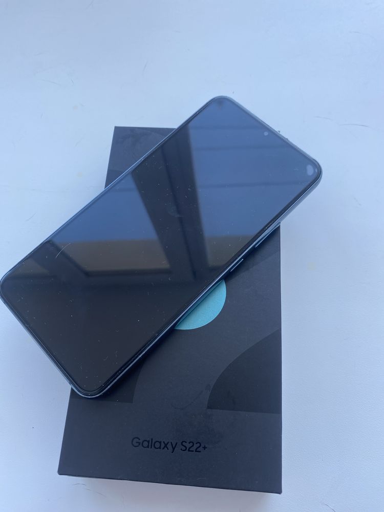 Продам или Обменяю телефон самсунг S22+