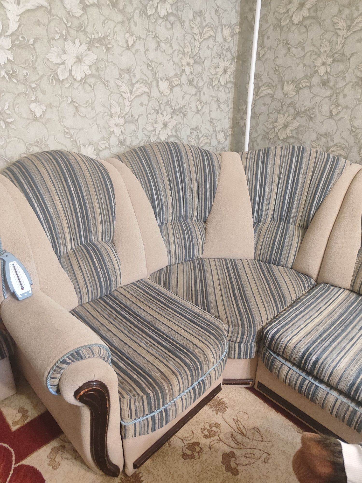 Угловой диван с креслом продам