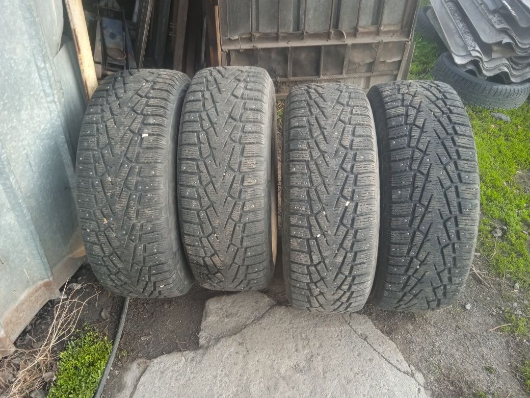 Продам комплект зимней резины.