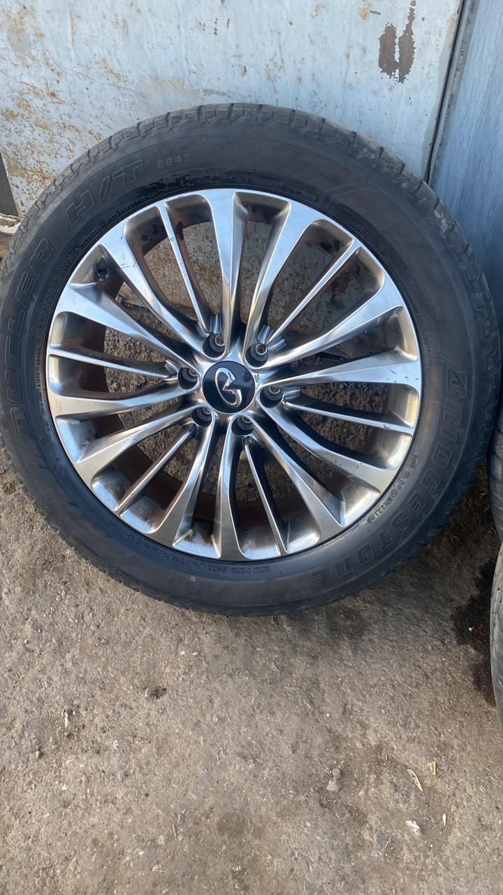 Продам диск с шиной или без R22 от инфинити QX80