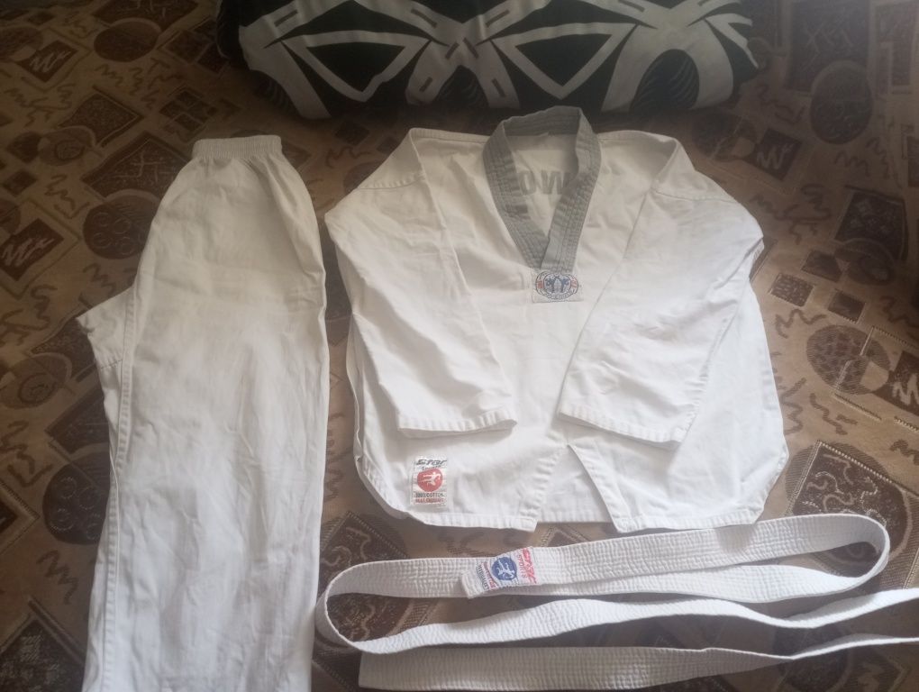 Продам кимоно для теквандо.