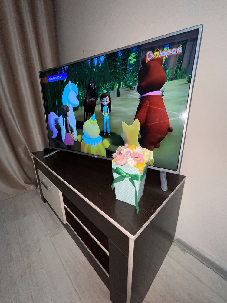 Сдам 1,5 дворец спорта со Smart TV люкс апартаменты идеально чисто