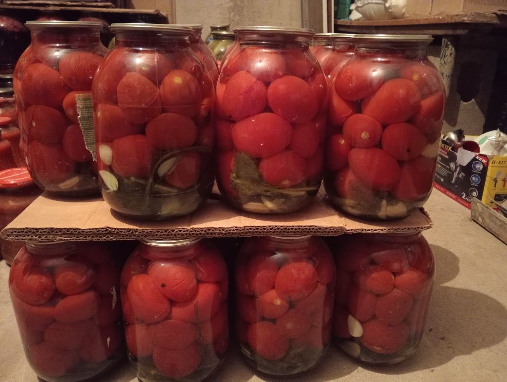 Продаю соленье:огурцы,помидоры,асорти,черри,кобра,салаты,аджика.