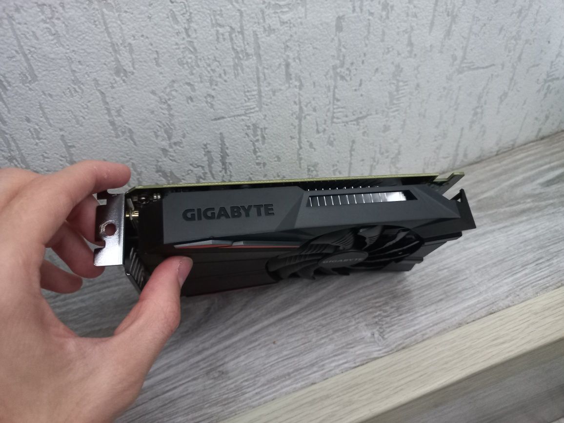 Продам видеокарту Gigabyte GeForce GTX 1050 3GB в идеальном состоянии!