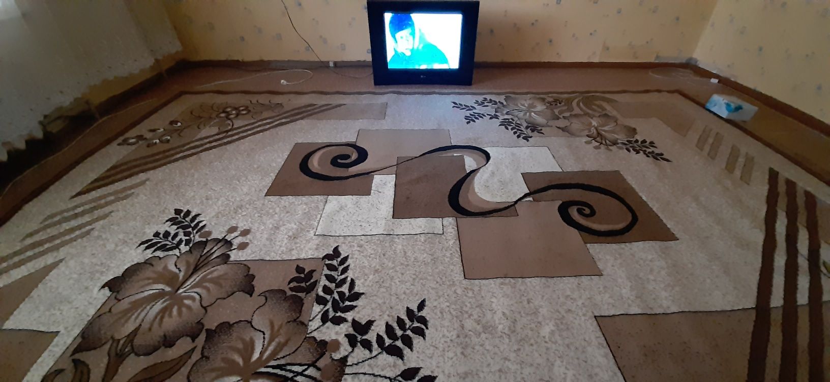 Продам теплый хороший  ковёр 4Х3