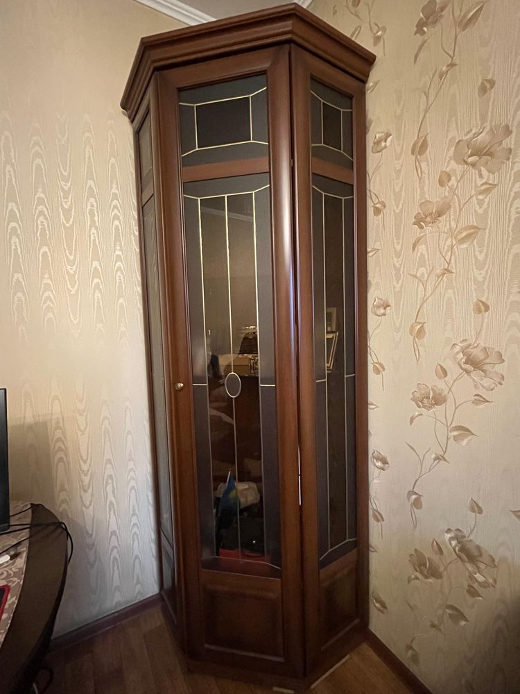 Угловой шкаф для посуды