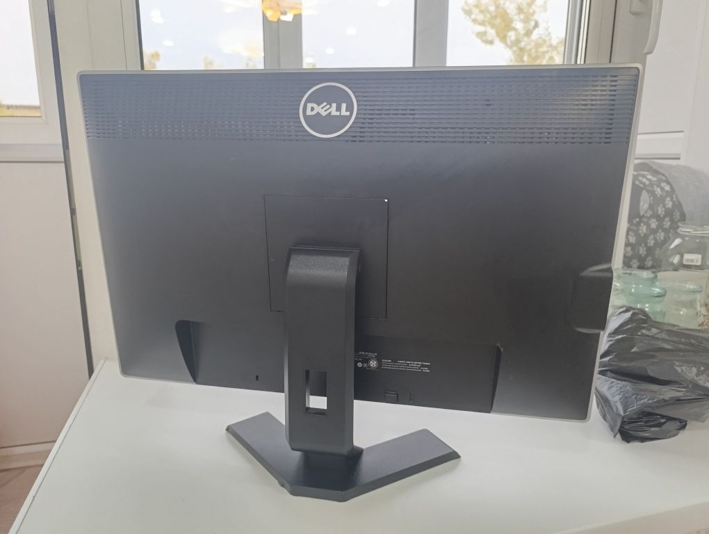 Монитор DELL 24 дюйма