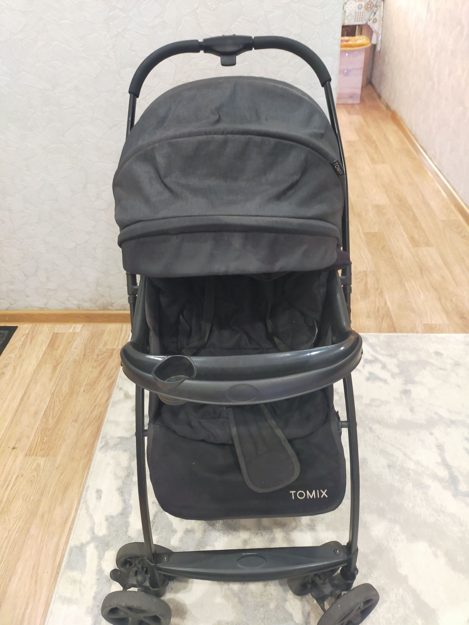 Продается прогулочная коляска.