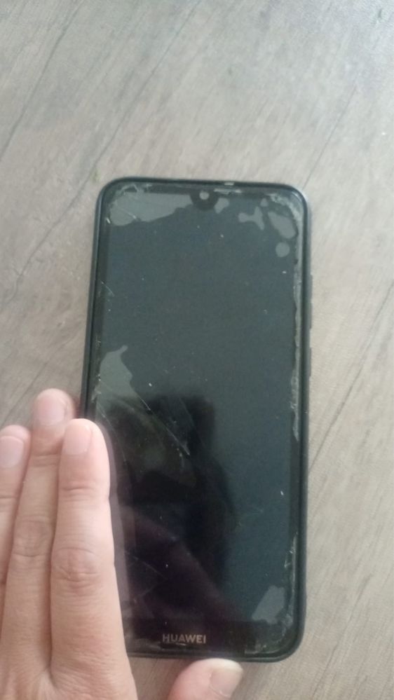 Телефон huawei Y6 2019