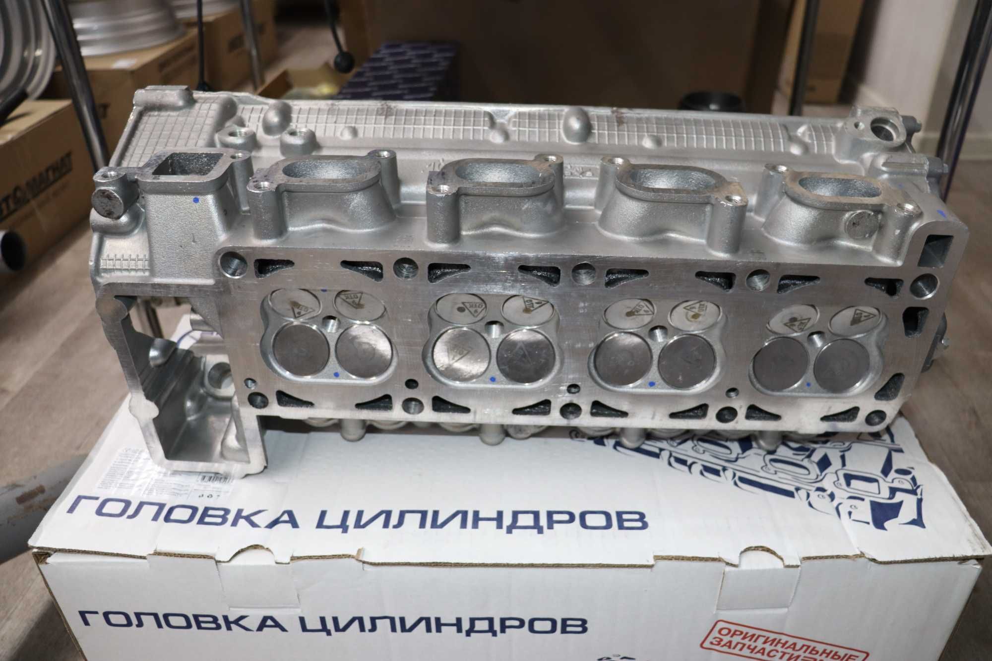Головка блока 406 с прокладкой и крепежом (карбюр) (3-х буг) БЕЗ ШАЙБ