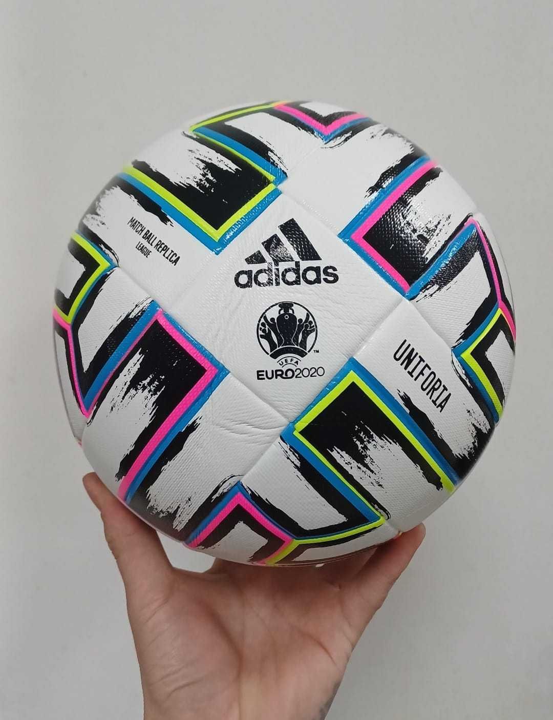 Футбольный мяч Adidas Uniforia (5 размер)