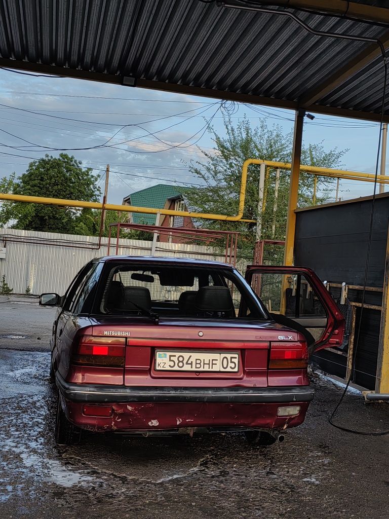 Митсубиси Лансер.