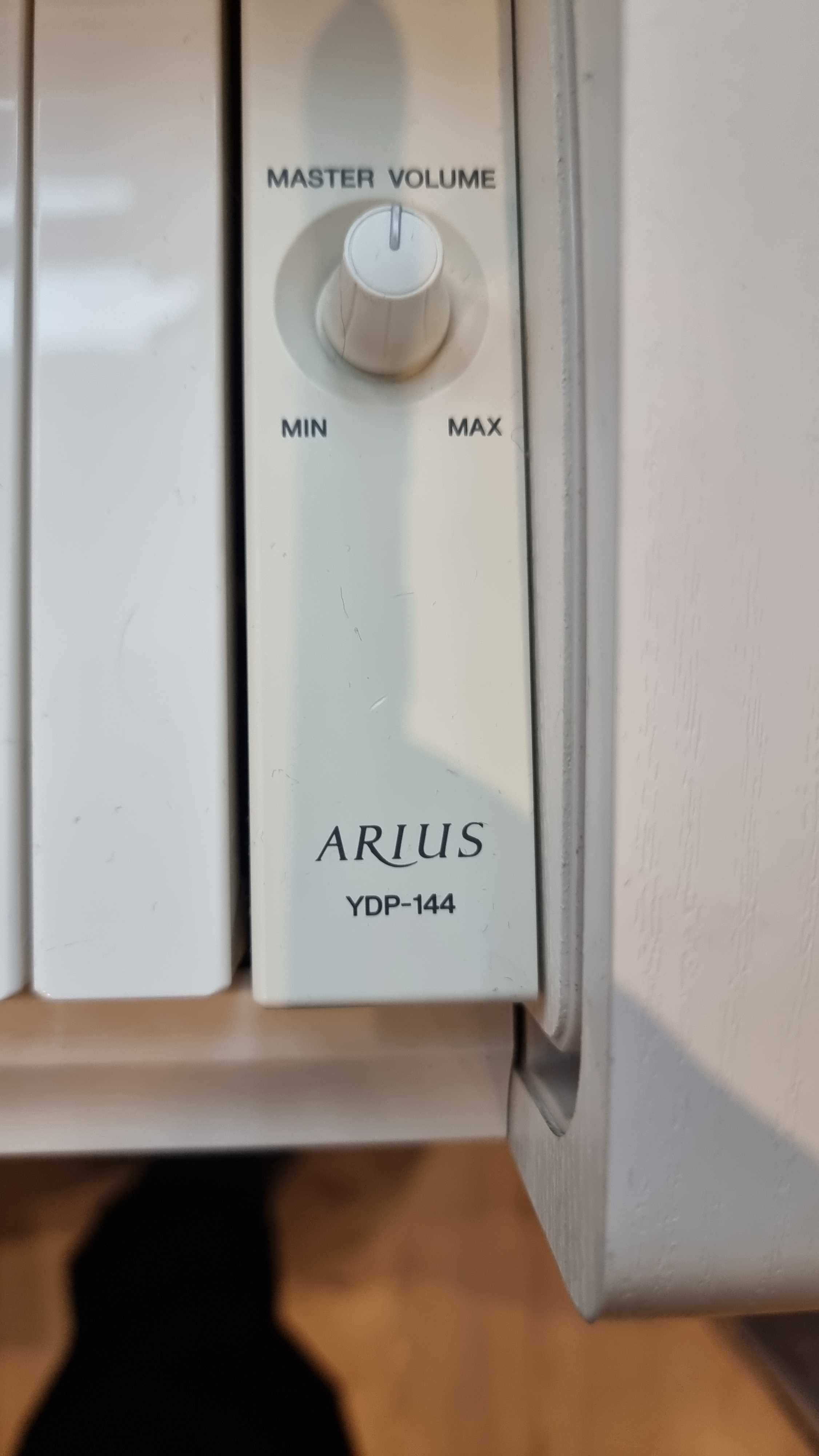 Цифровое пианино Yamaha Arius YDP-144 продам