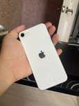 Продам Iphone SE 2020