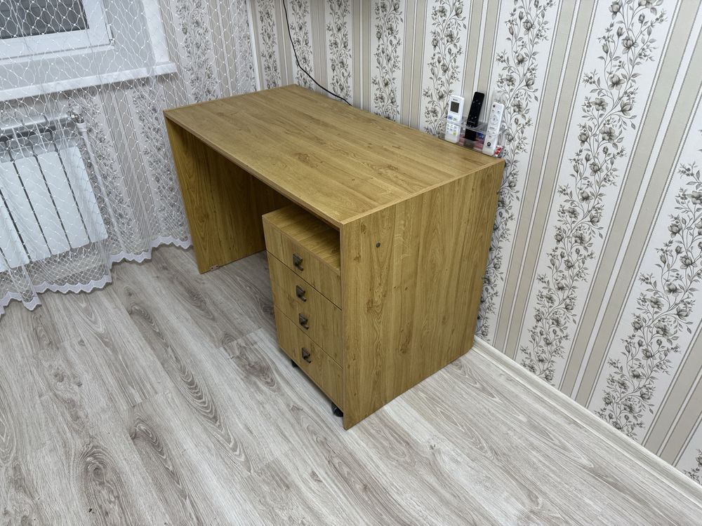 Стол письменный с тумбой