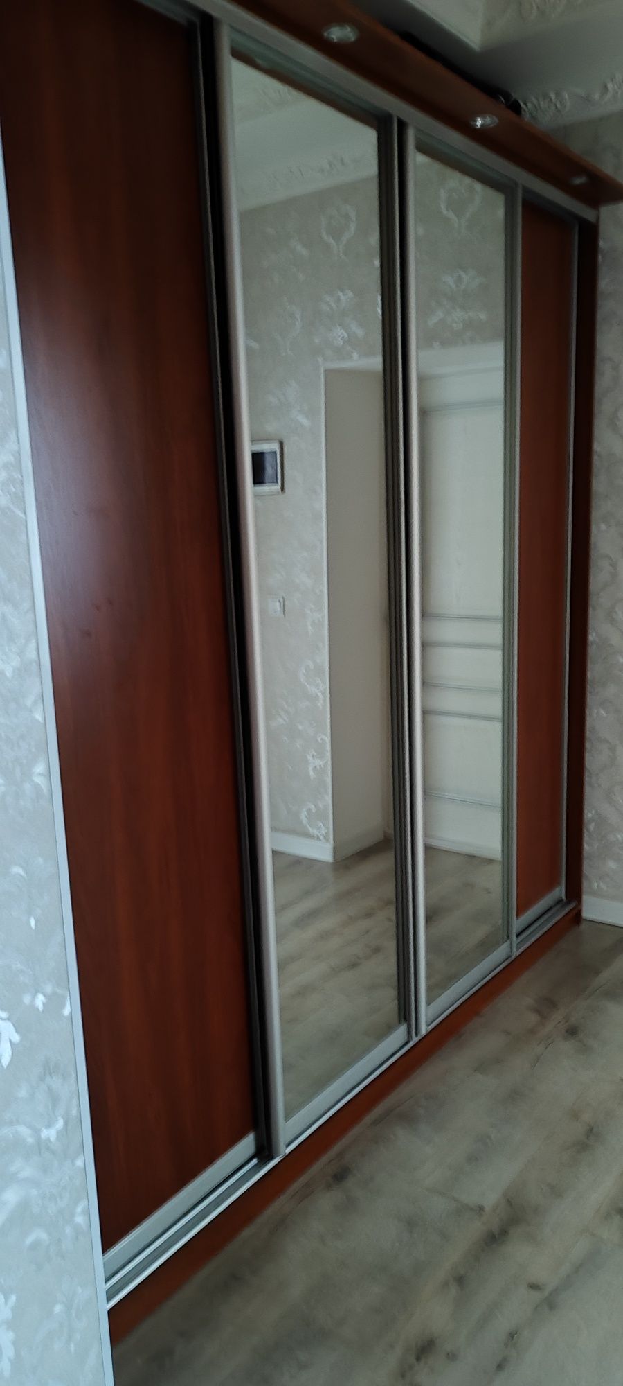 4-х дверные шифоньер купе