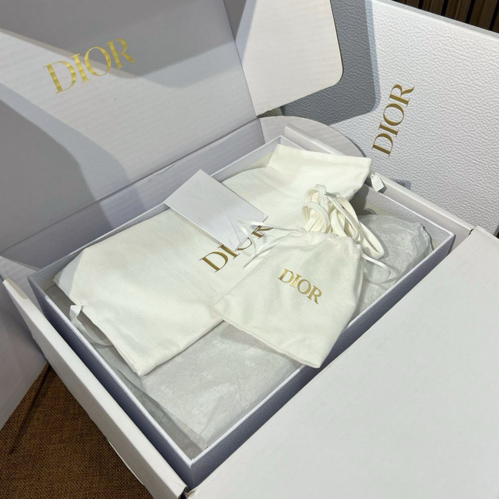 Новые кроссовки Dior