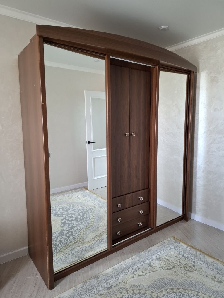 Продам шкаф купе