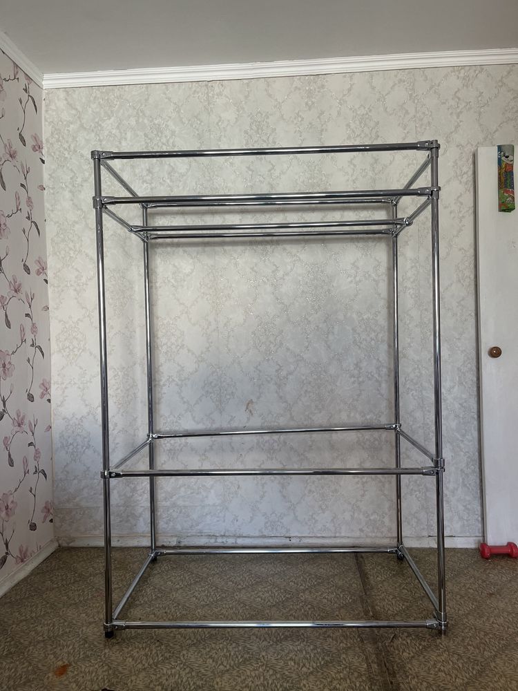 Продам прочную вешалку