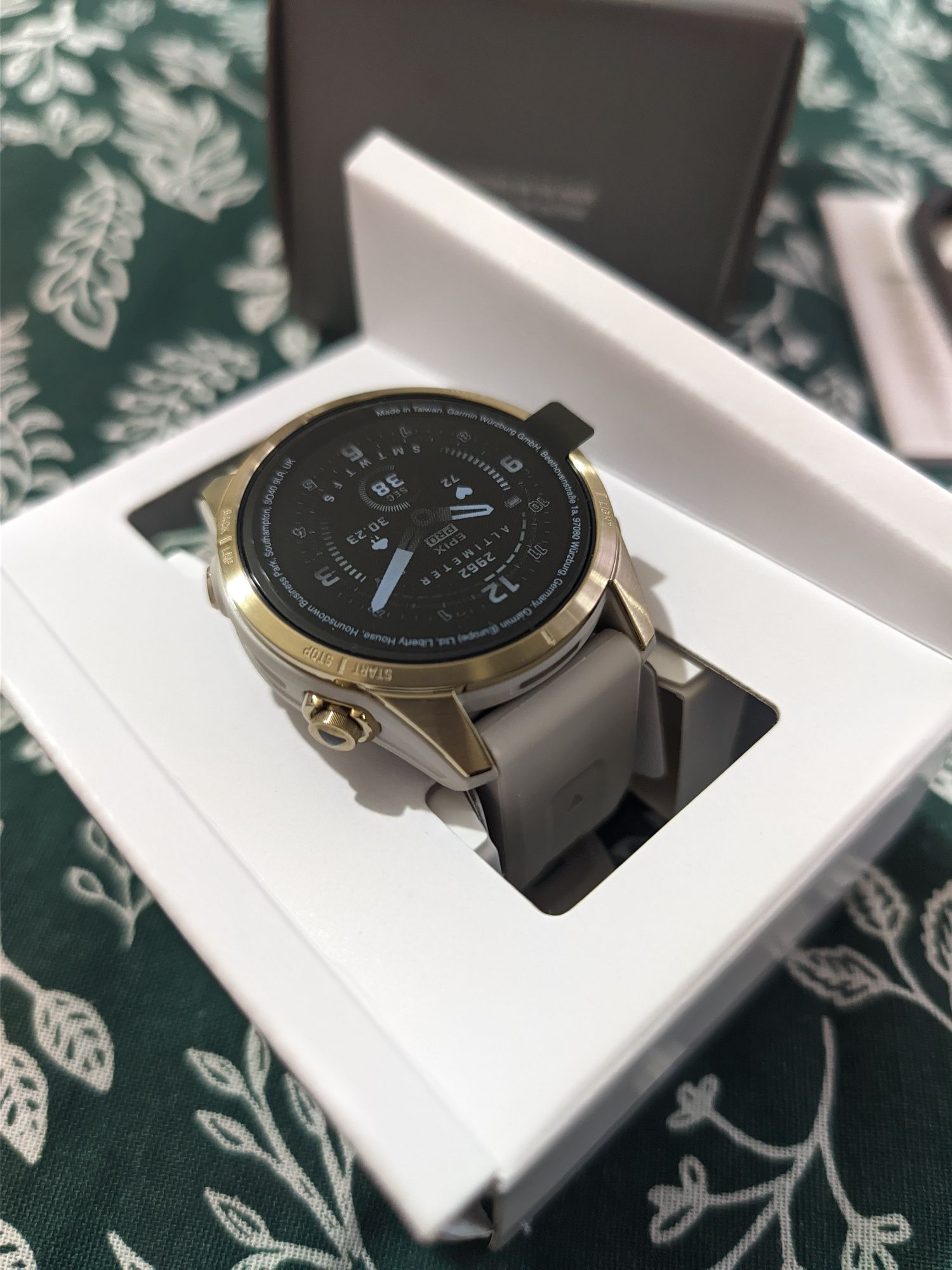 Новые смарт-часы Garmin EPIX PRO (GEN 2) Sapphire Edition, Soft Gold