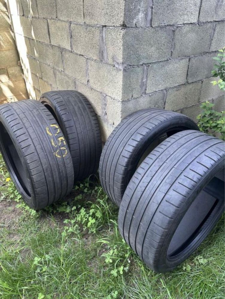 4 шины (1 поврежденная) Pirelli 265/40 R22 106V