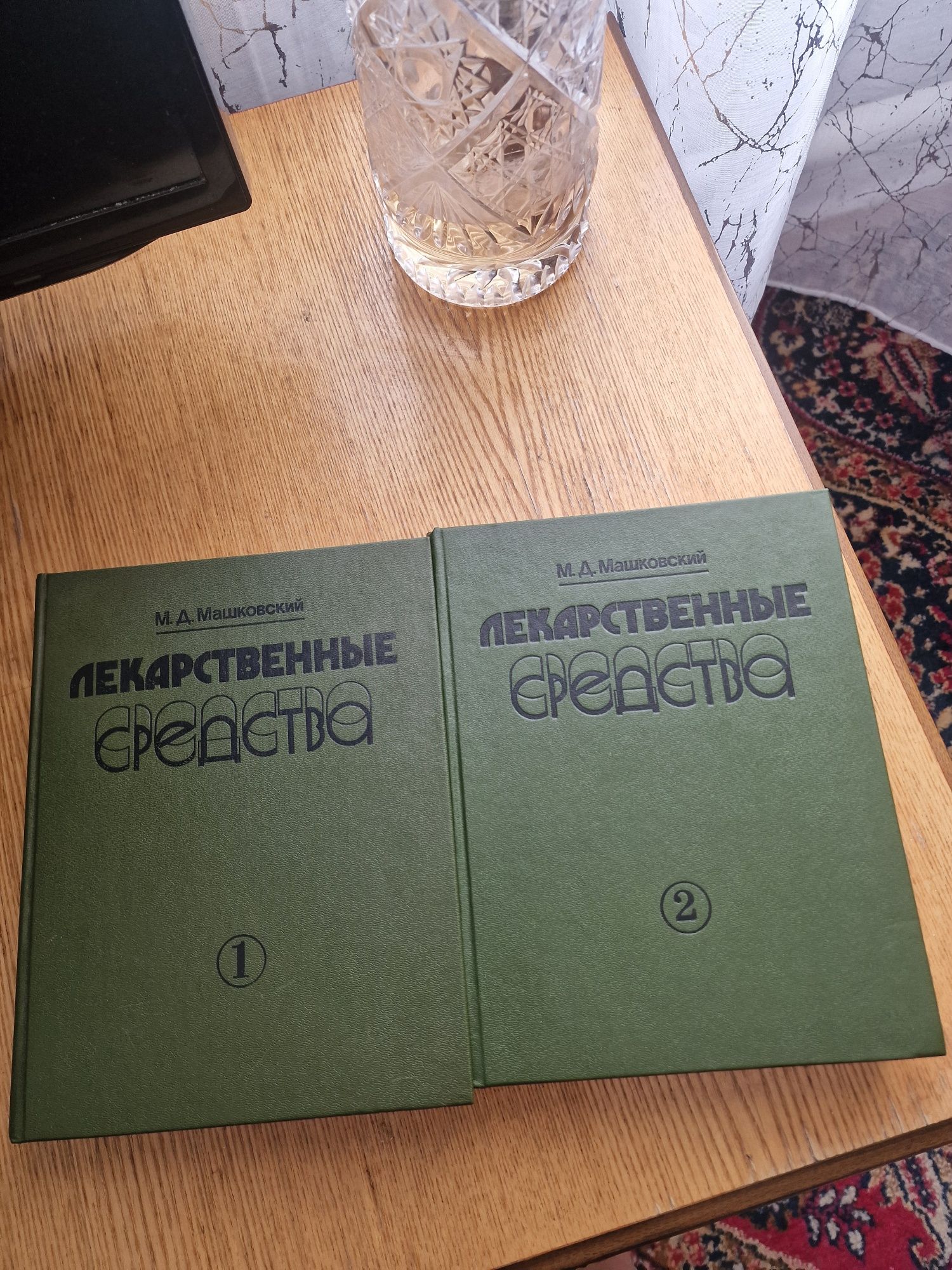Продам книги, состояние отличное,  обмен не интересует
