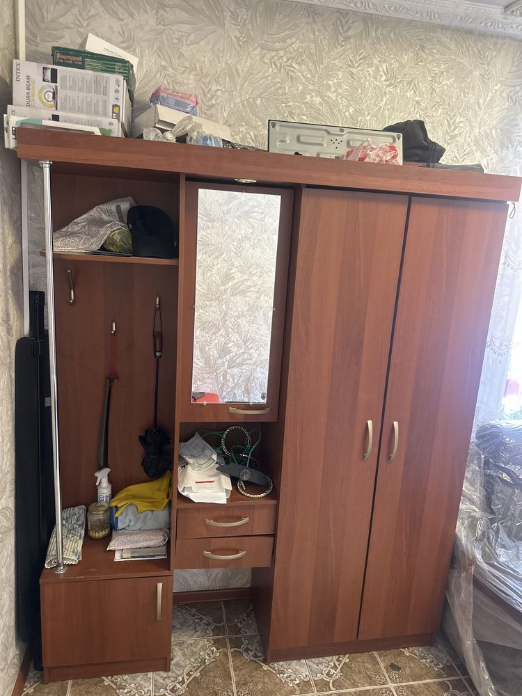 Продам прихожую, все работает исправно