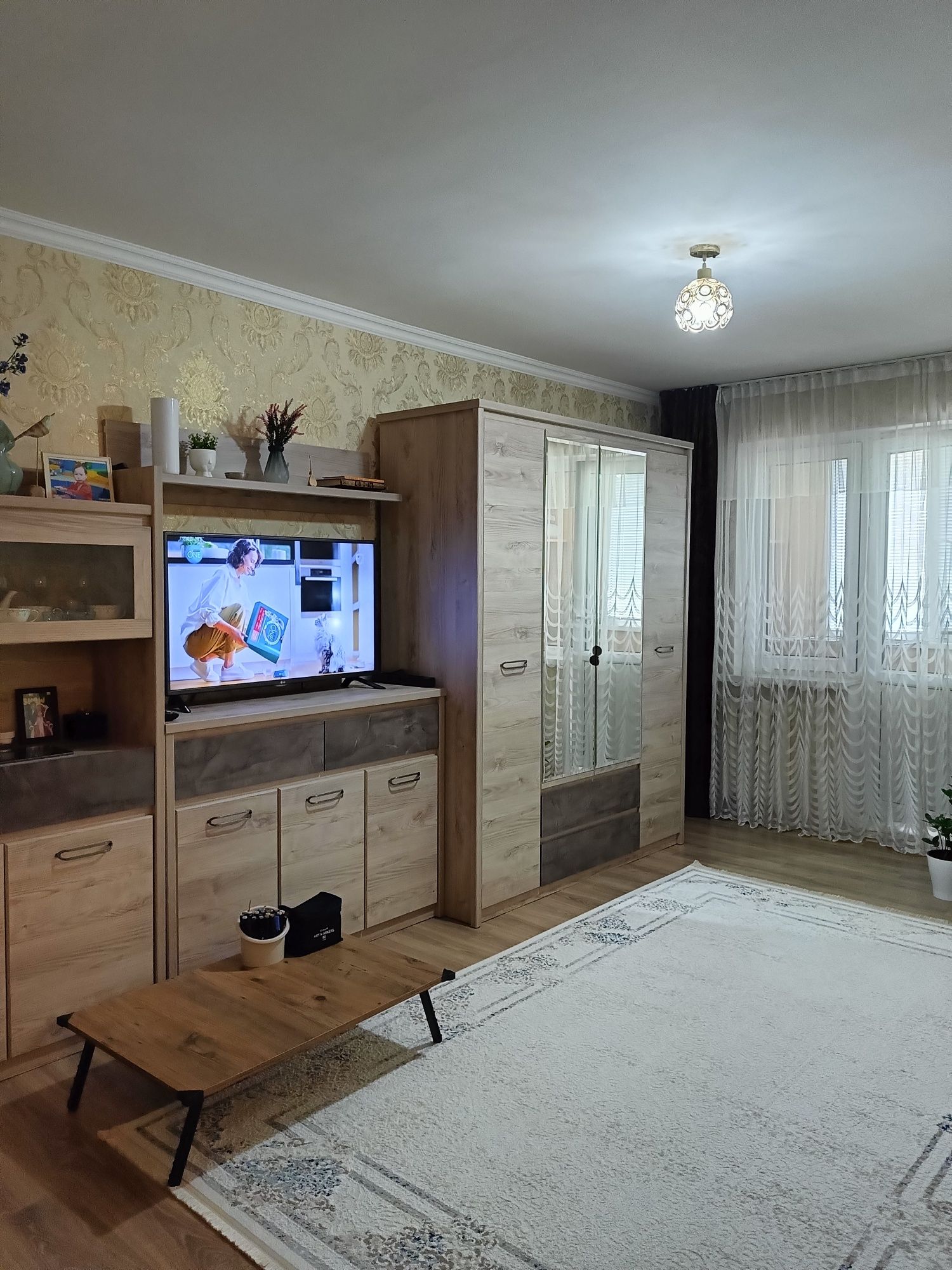 1 ком квартира в отличном состояние с мебелью.