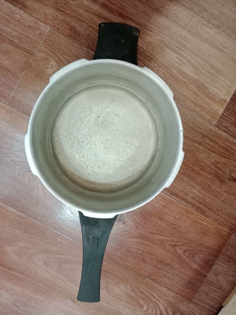 Продаются кастрюля