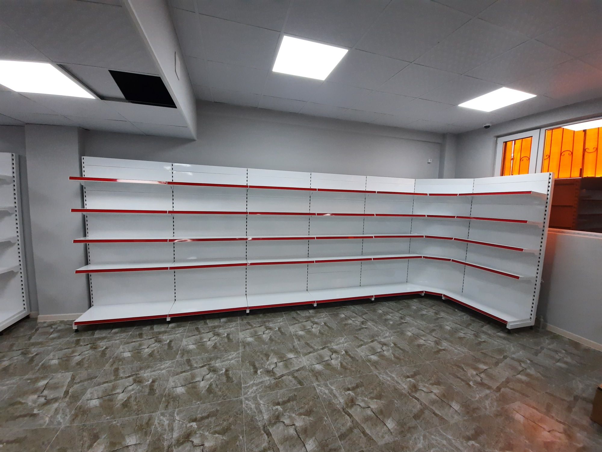 торговое оборудование полки витрины прилавки