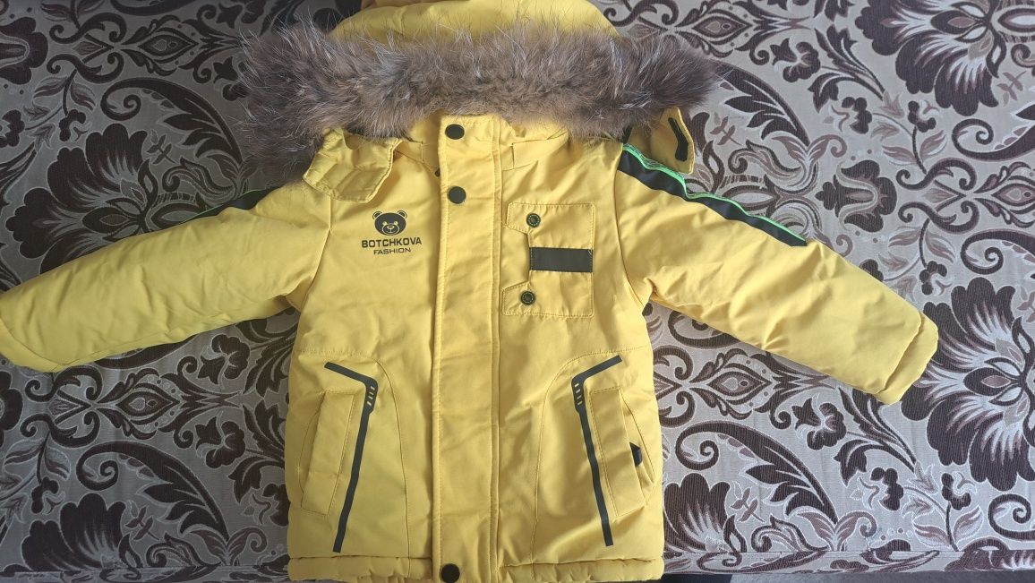 Продам Детские куртки по 3тыс. 3-4 года.