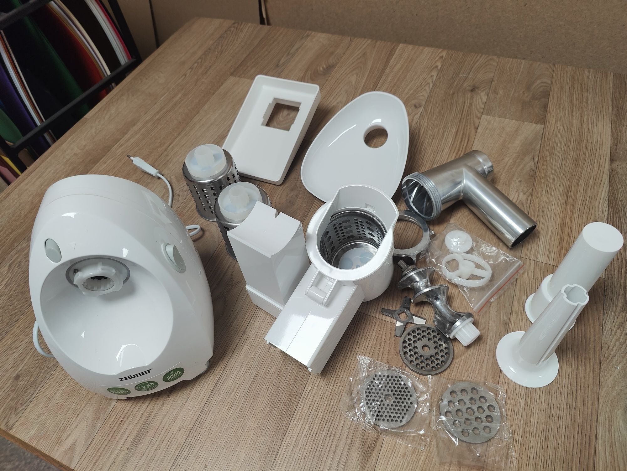 Мясорубка Zelmer ZMM4048B новая