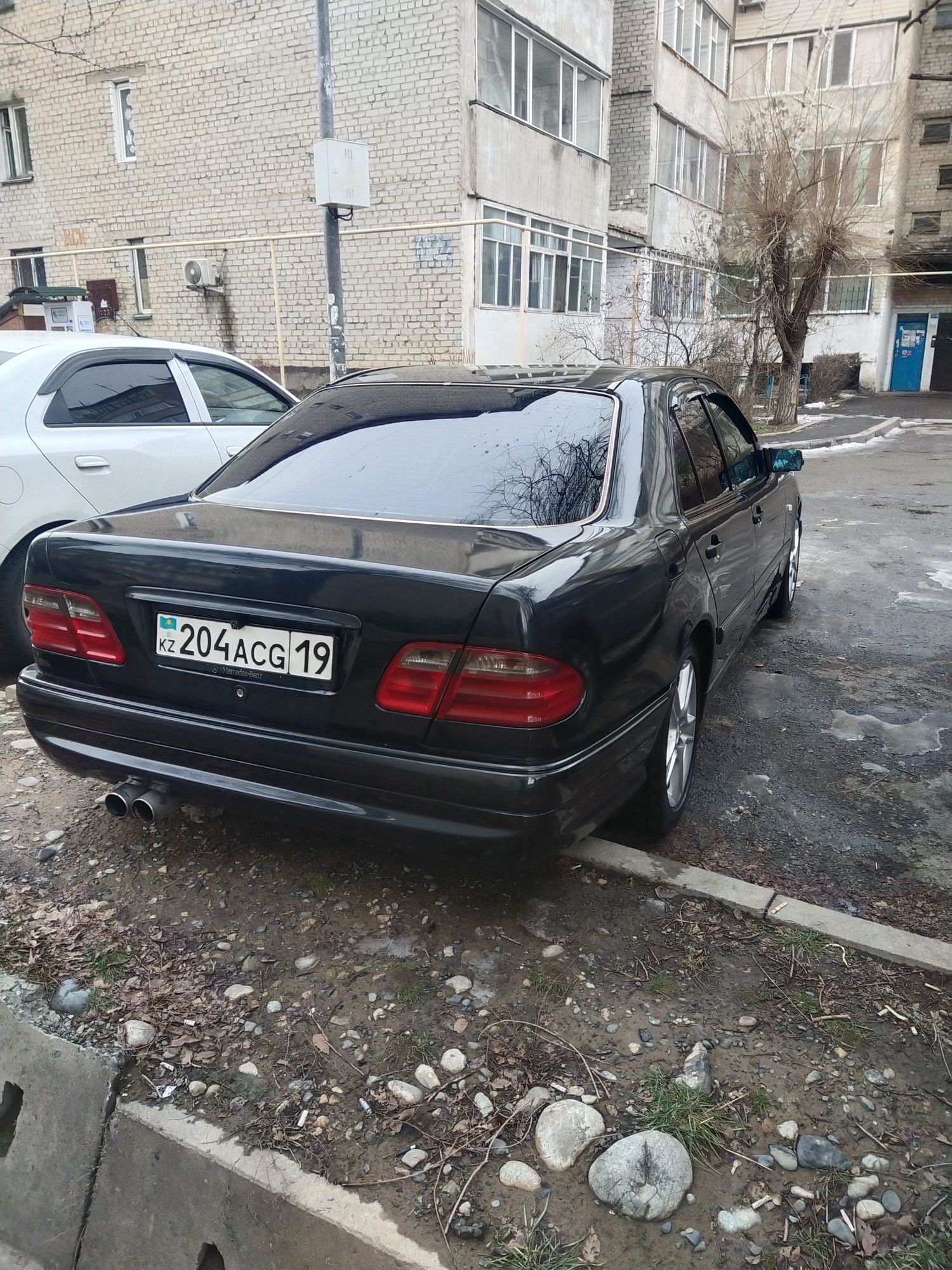Продам Mers210 газ-бензин. Торг будет.