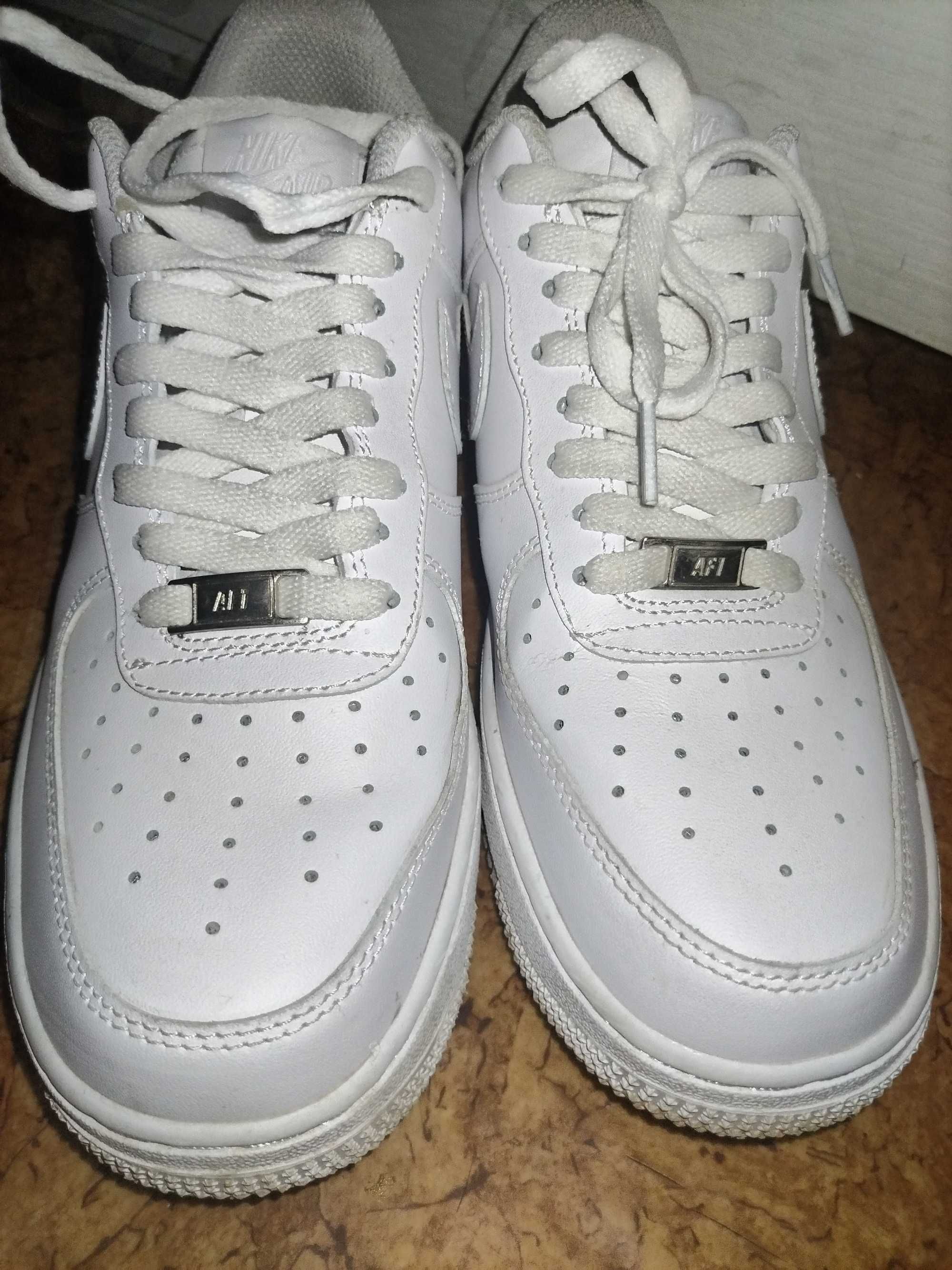 Продам Nike air force 1 42 размер