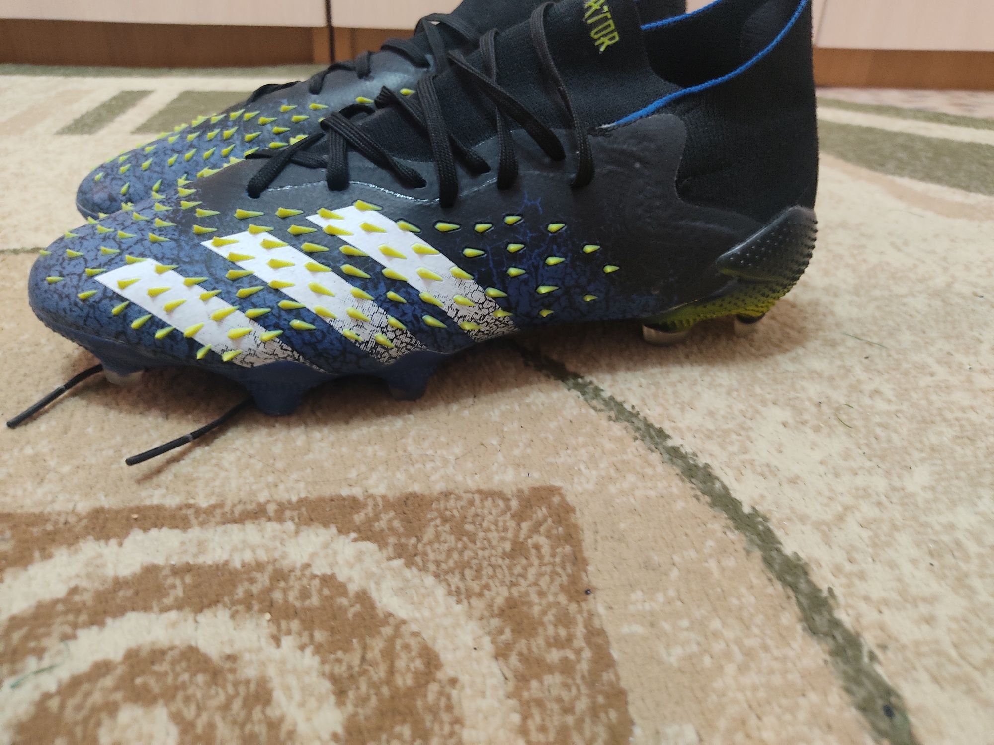Продам бутцы Predator X и в подарок сороконожки Air zoom